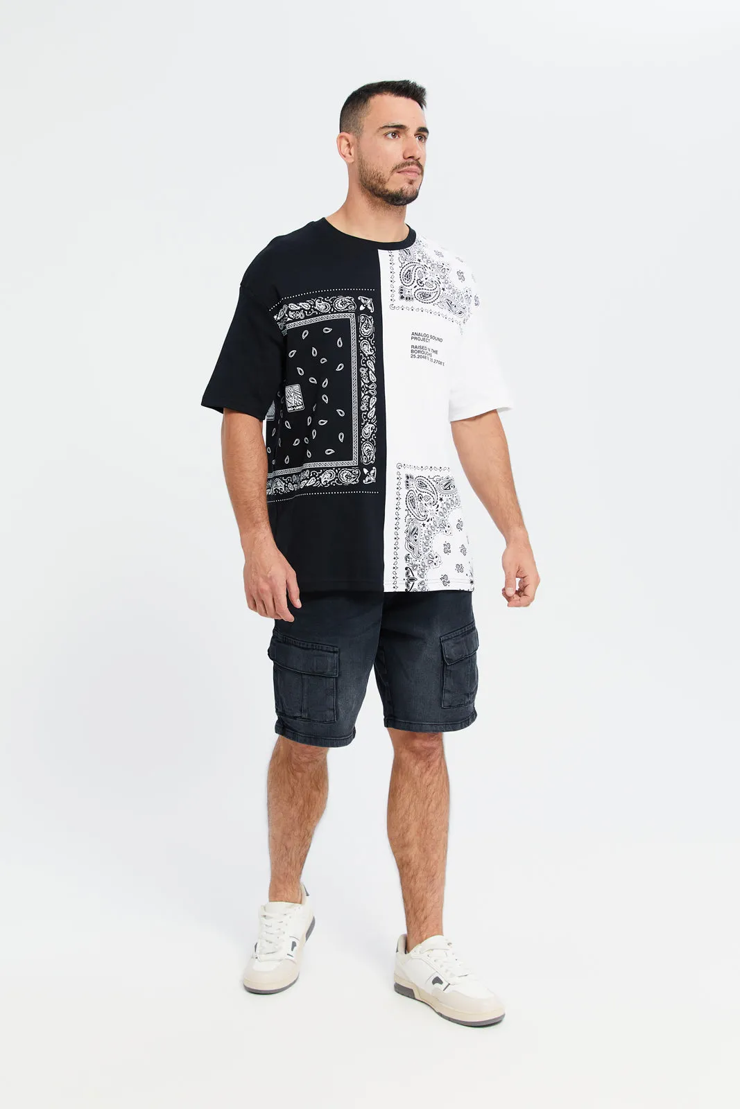 Men White And Black Paisley Print T-Shirt