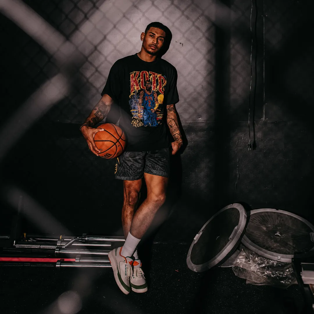 "Untucked Kyrie" T-Shirt / "Hamsa Hand" Mesh Shorts